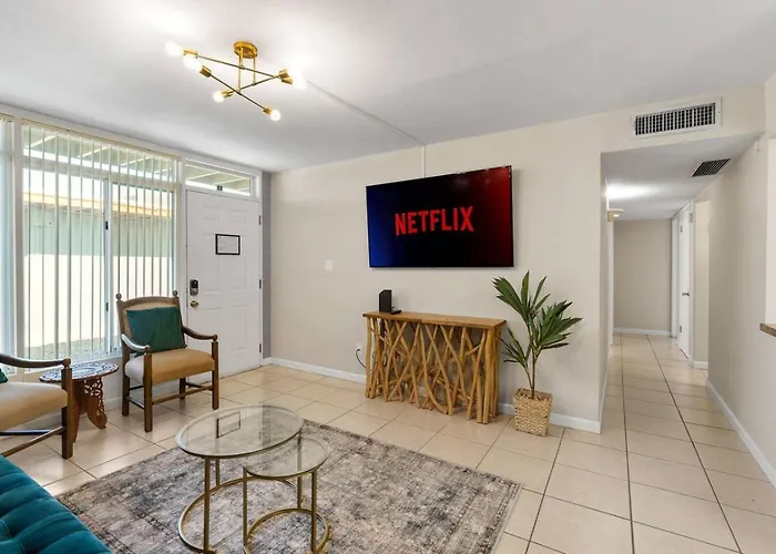 2 Bedroom Uptown