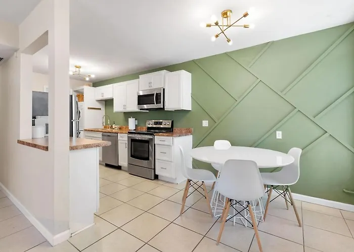 2 Bedroom Uptown Apartamento