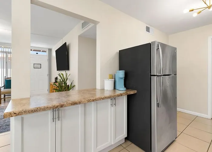 2 Bedroom Uptown *