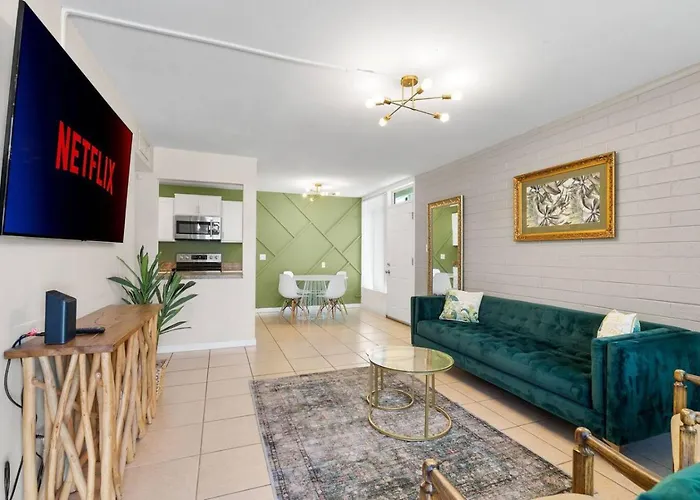 2 Bedroom Uptown Apartment Phoenix