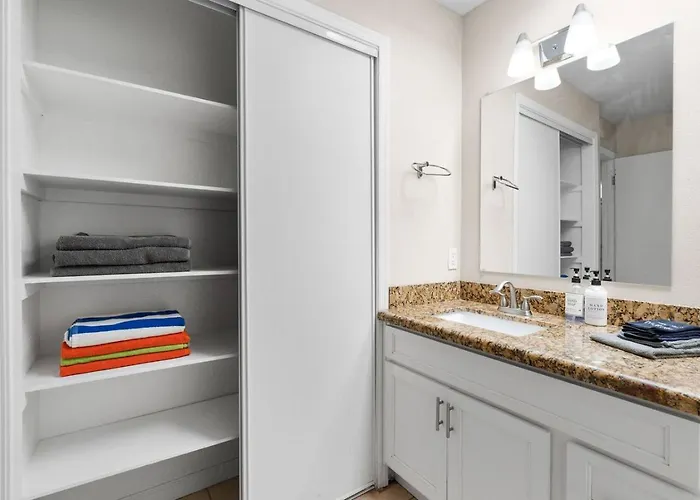 2 Bedroom Uptown